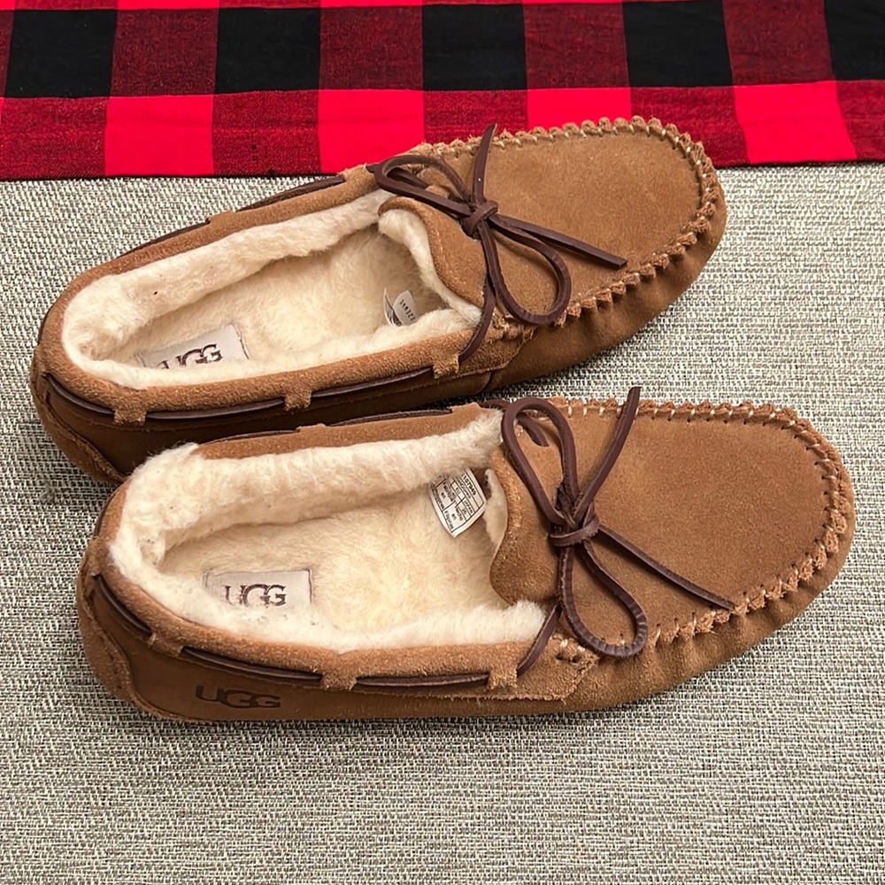 UGG Slippers, never worn. Size 9 in women’s.